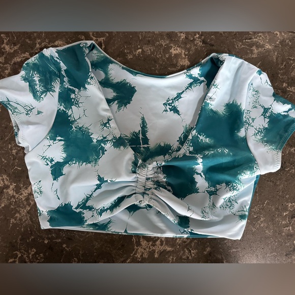 Adorable two piece - Picture 2 of 5